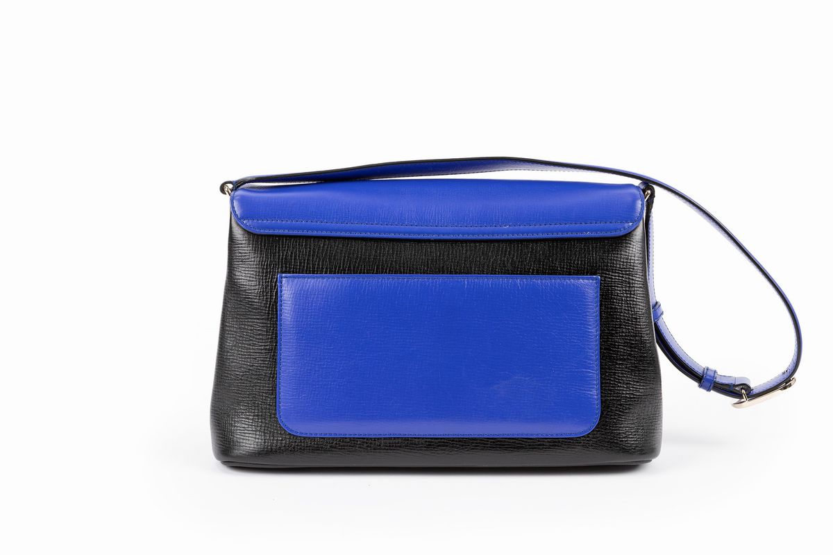 Bulgari - Borsa a doppio scomparto in pelle blu elettrico e nera con chiusura in metallo