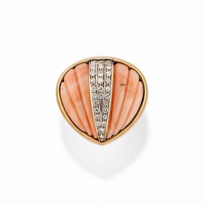 Anello in Oro Bicolore 18k, Corallo e Diamanti