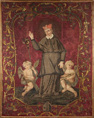 Grande Pannello in Broccato Riccamente Ricamato e Dipinto, Raffigurante San Carlo Borromeo con Du...