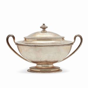  - A silver tureen, London, 18th Century