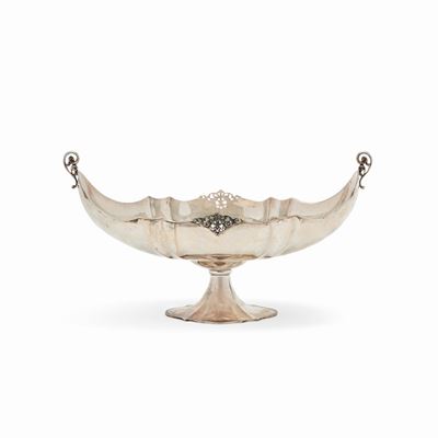 Centrotavola in argento vermeil, forma ovale, XX secolo
