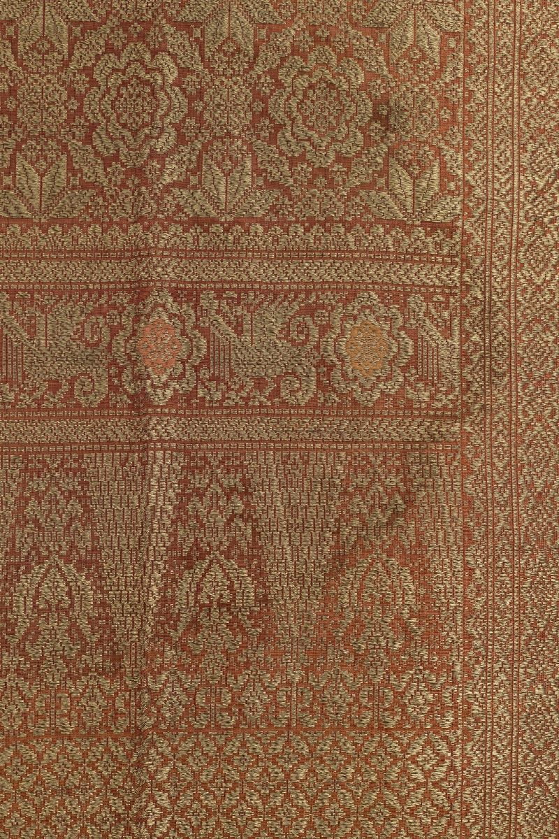 Sarong Songket, seta rossa tramata con fili d'oro, Sumatra, Indonesia, inizio XX secolo