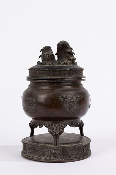 Incensiere tripode in bronzo, Giappone, periodo Meiji (1868-1912), h cm 20,5