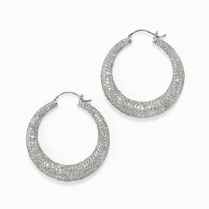 A 18K white gold and diamond earrings