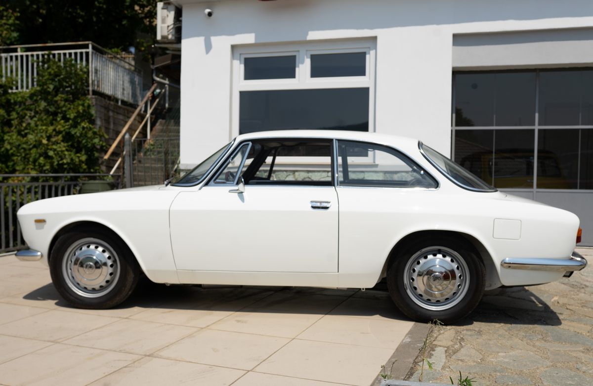 Alfa Romeo - Gt 1300 Junior