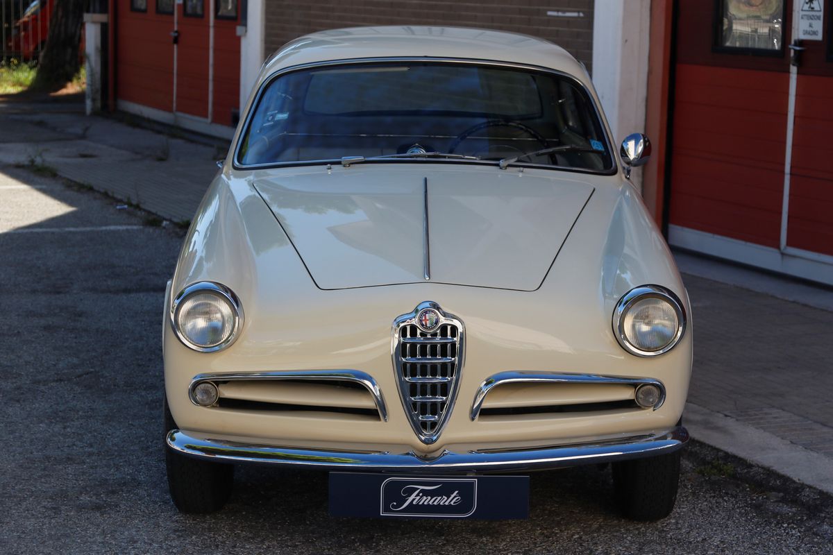 Alfa Romeo - Giulietta Sprint (bertone)