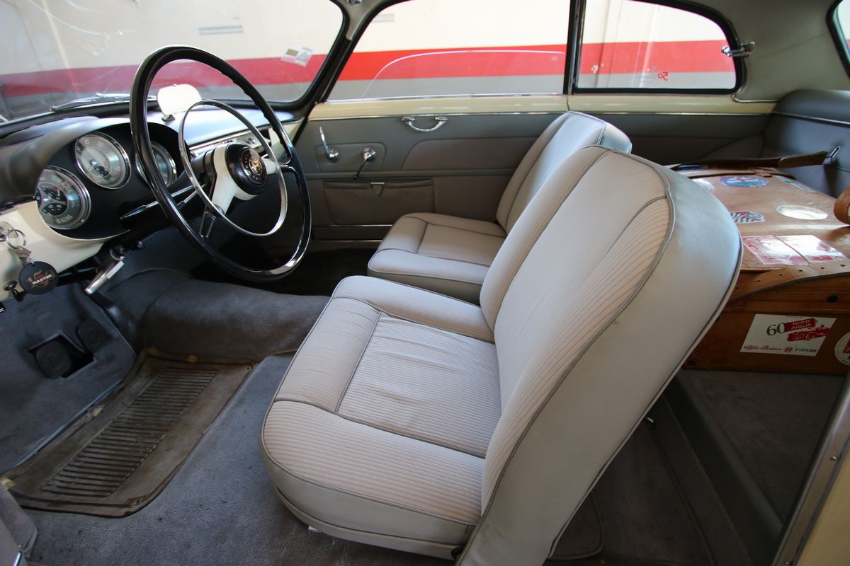 Alfa Romeo - Giulietta Sprint (bertone)