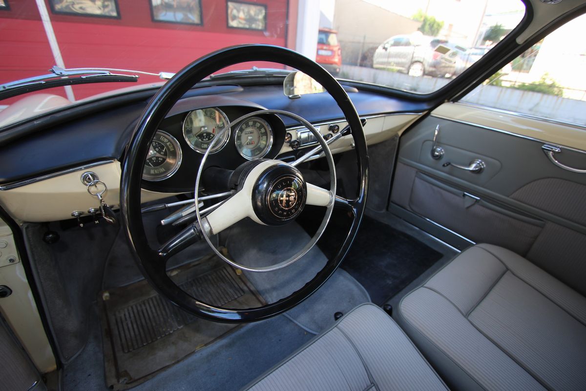 Alfa Romeo - Giulietta Sprint (bertone)