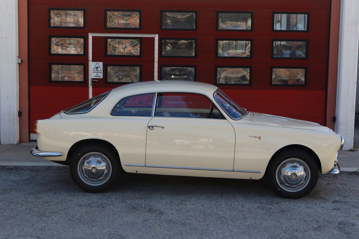 Alfa Romeo - Giulietta Sprint (bertone)