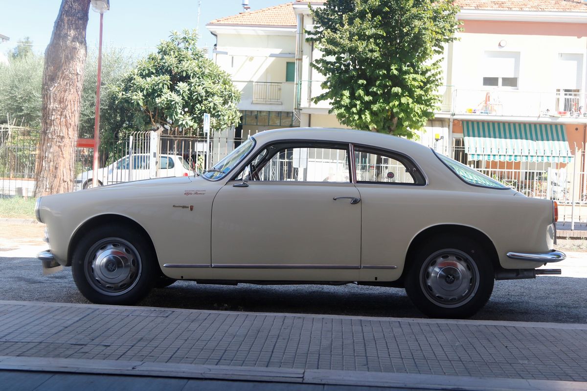 Alfa Romeo - Giulietta Sprint (bertone)