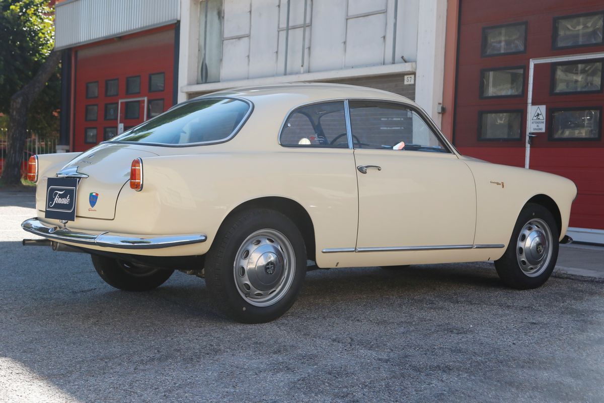 Alfa Romeo - Giulietta Sprint (bertone)