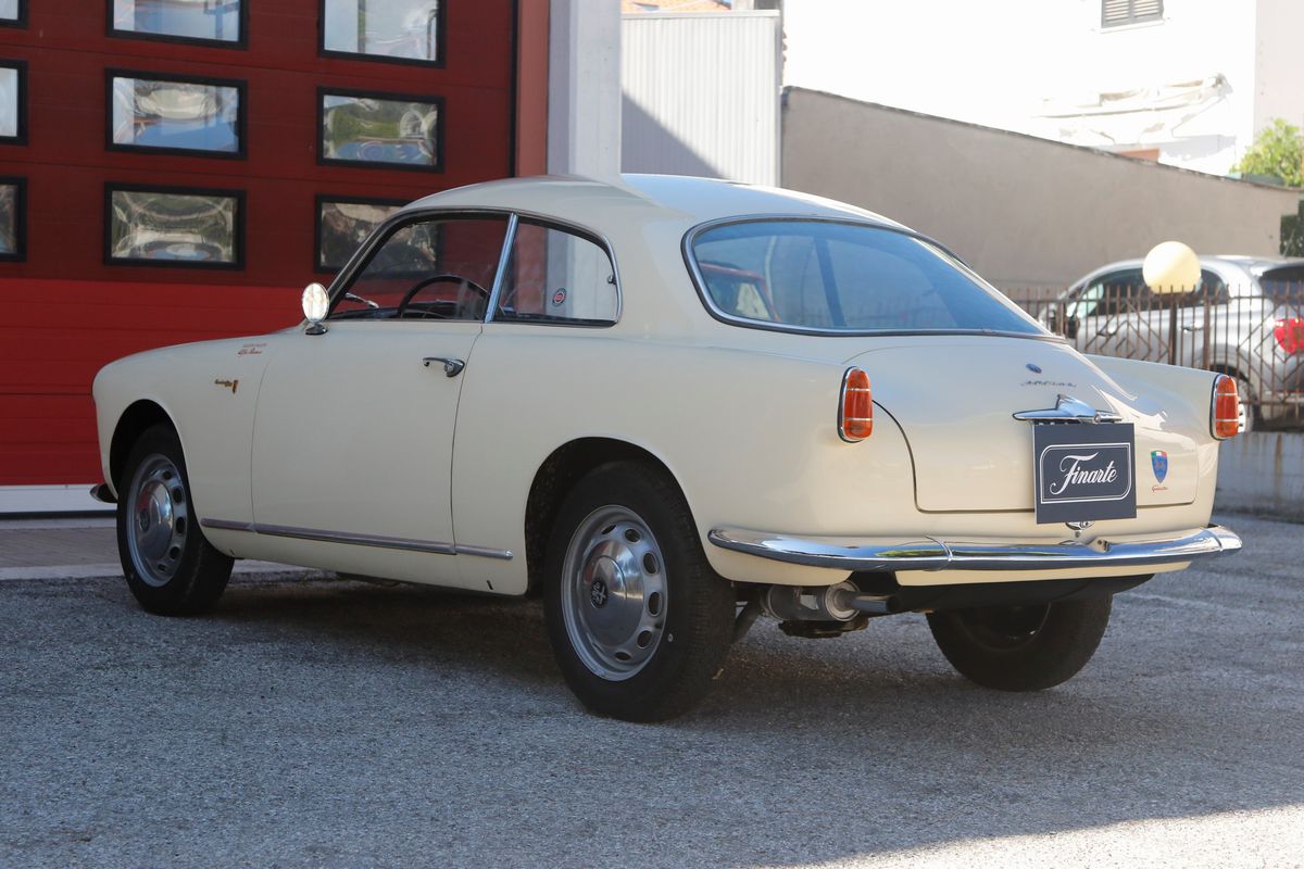 Alfa Romeo - Giulietta Sprint (bertone)