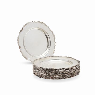 Set di Diciotto Piatti in Argento, Italia XX Secolo