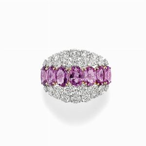  - Anello in oro bianco 18k, diamanti e zaffiri rosa