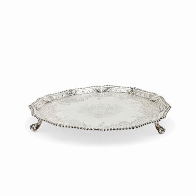 Alzatina in argento, Inghilterra, 1766, lavorazione a sbalzo e cesello