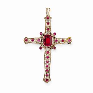  - Pendente in metallo dorato e pietre rosse