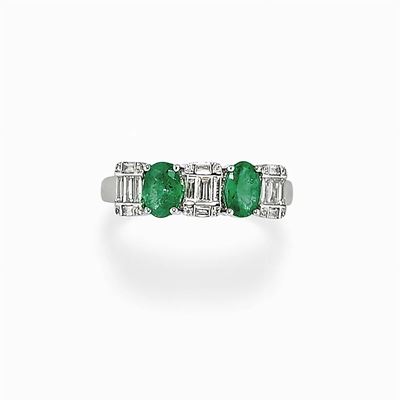 Anello in Oro Bianco 18k, Diamanti e Smeraldi