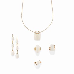 A 18k pink gold, diamond and white agate five jewels