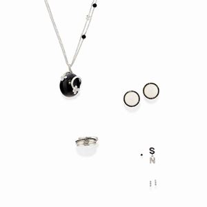 A 18k white gold, diamond, onyx and white agate five jewels