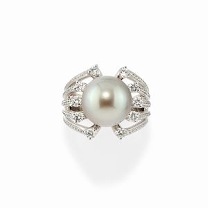 A 18K white gold, cultured Tahiti pearl and diamond ring