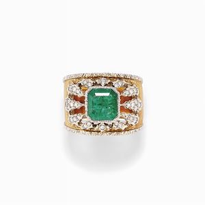 Anello in oro bicolore 18k, smeraldo e diamanti