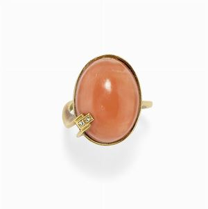 Anello in oro 18k, corallo e diamanti