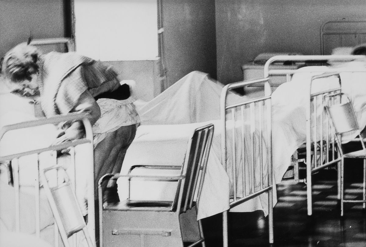 Mario Giacomelli - Verrà la morte e avrà i tuoi occhi, stampa bianconero ai sali d'argento su car...