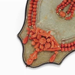 A 18k yellow gold and coral necklace, 19th Century