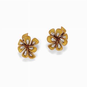  - Orecchini in oro bicolore 18k e diamanti