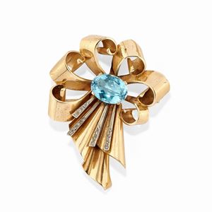Spilla in oro rosso 18k, topazio azzurro e diamanti, 1940 circa