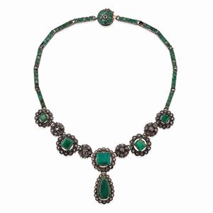  - Collana in argento, oro rosso 18k, diamanti e smeraldi