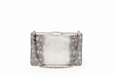 Borsa da sera in pelle stampata grigio perla con chiusura a ponte e catena in metallo