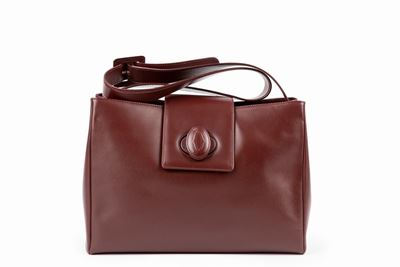 Borsa con tracolla in pelle burgundy con dettagli in metallo dorato