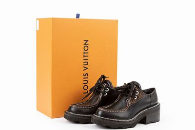 Scarpe stringate, pelle nera con suola in gomma e profili in tela monogram, misura 37, tacco 6 cm