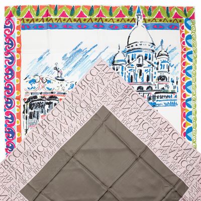 Lotto di due foulard in seta, stampa fantasia