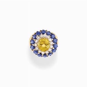 Anello in oro 18k, zaffiri gialli, blu e diamanti