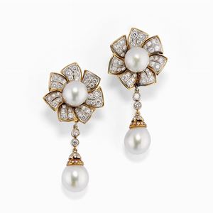 Orecchini pendenti in oro bicolore 18k, perle coltivate e diamanti