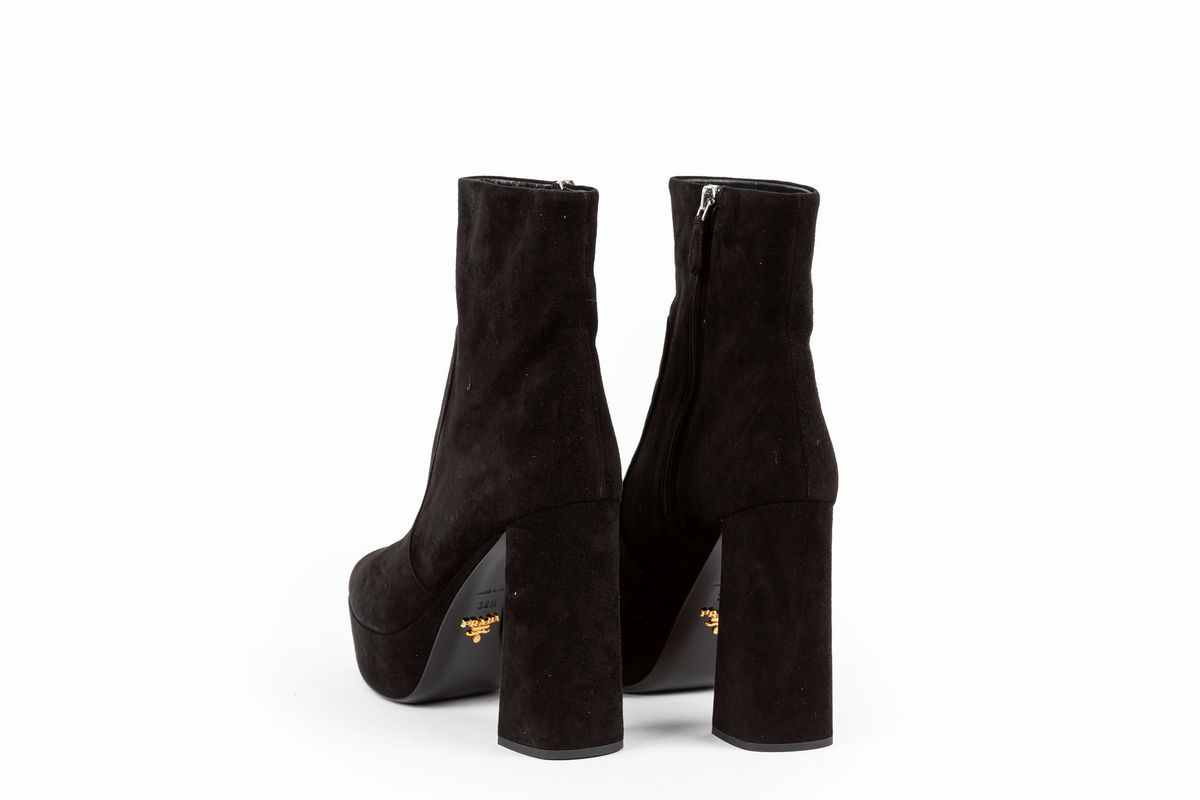 Prada - Stivaletti alla caviglia, in camoscio nero con plateau e tacco 11 cm, misura 38 1/2