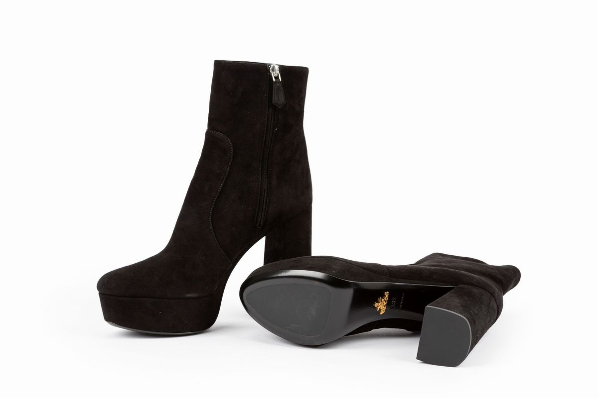 Prada - Stivaletti alla caviglia, in camoscio nero con plateau e tacco 11 cm, misura 38 1/2