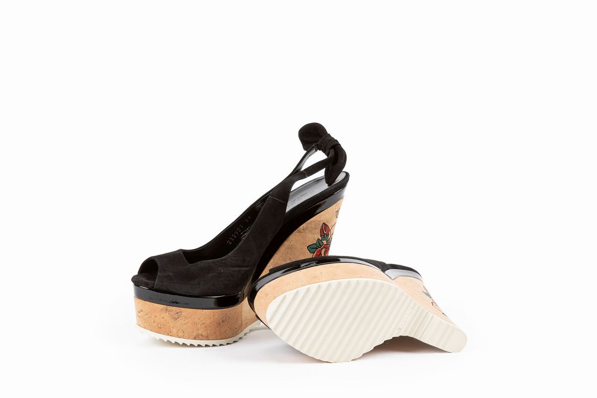 Gucci - Sandalo con plateau in camoscio nero e sughero decorato