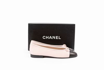 Ballerina in pelle rosa con punta logata nera, misura 39,5