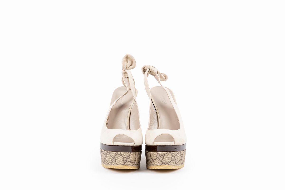 Gucci - Sandalo in suede beige con inserto in vernice marrone