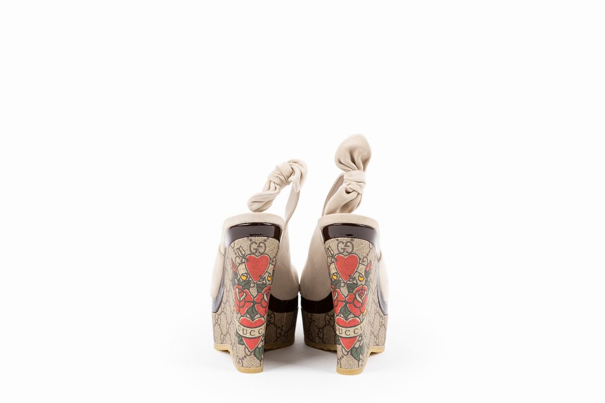 Gucci - Sandalo in suede beige con inserto in vernice marrone