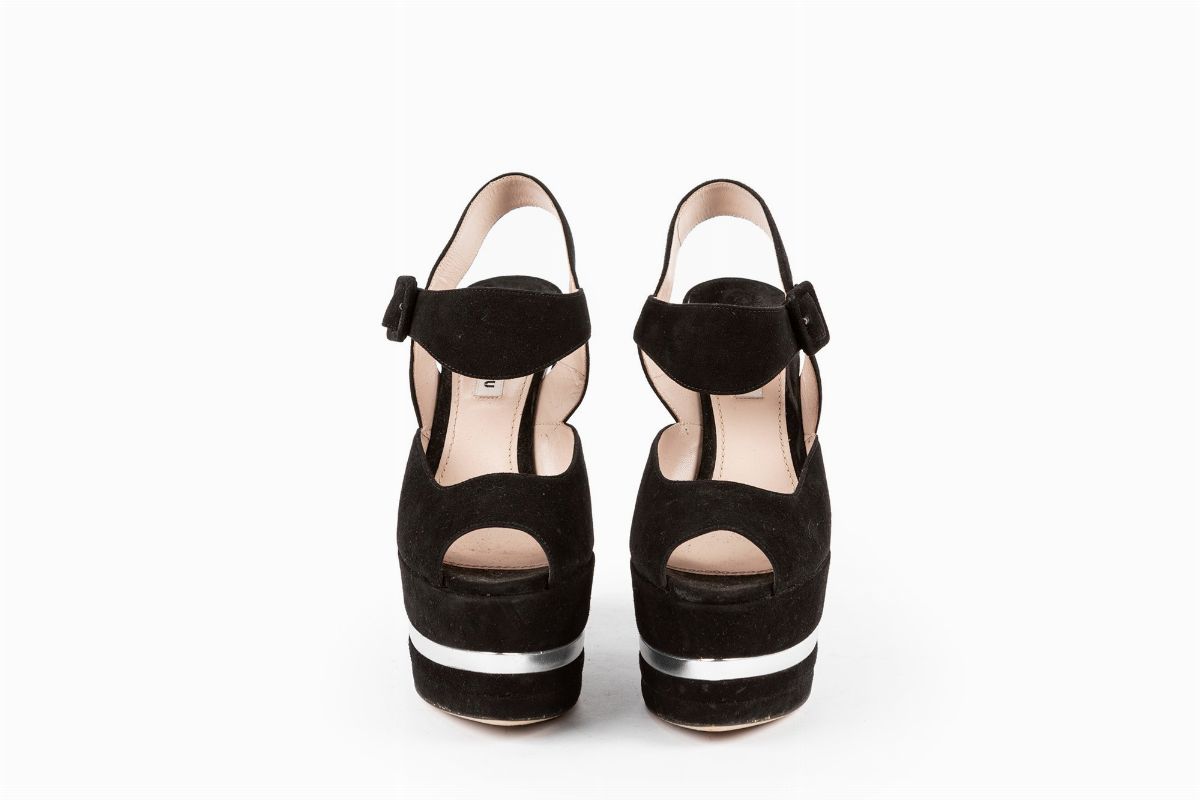 Miu Miu - Scarpa con plateau in camoscio nero e dettagli in pelle argento