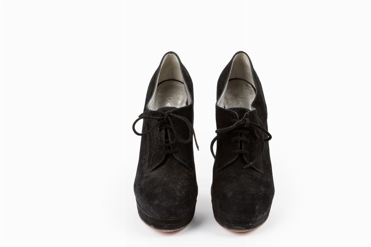 Casadei - Scarpe in camoscio nero con tacco sfaccettato
