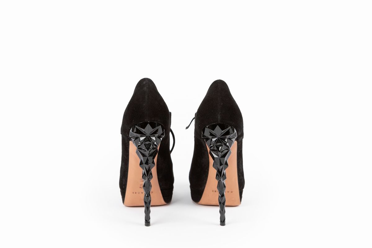 Casadei - Scarpe in camoscio nero con tacco sfaccettato