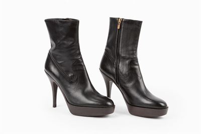 Stivaletto alla caviglia in pelle nera, misura 38, tacco 12 cm