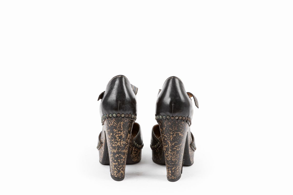 Prada - Scarpe in pelle nera con cinturino alla caviglia e tacco di 12 cm, misura 38,5