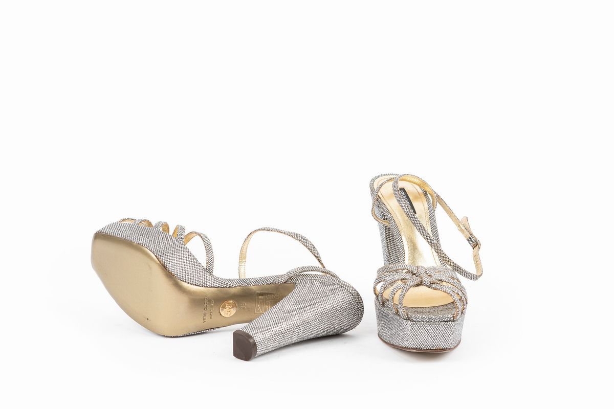 Dolce & Gabbana - Sandali con cinturino alla caviglia in glitter argento
