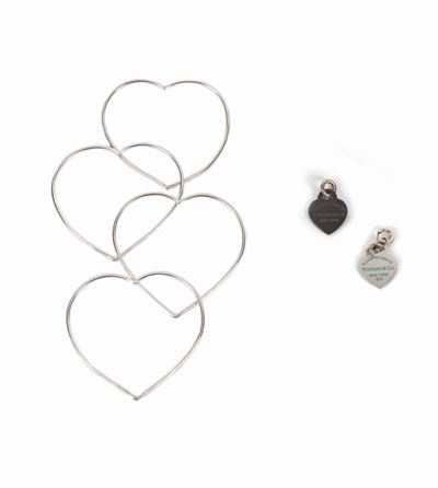 Bracciali a forma di cuore e ciondoli, lotto composto da sei pezzi